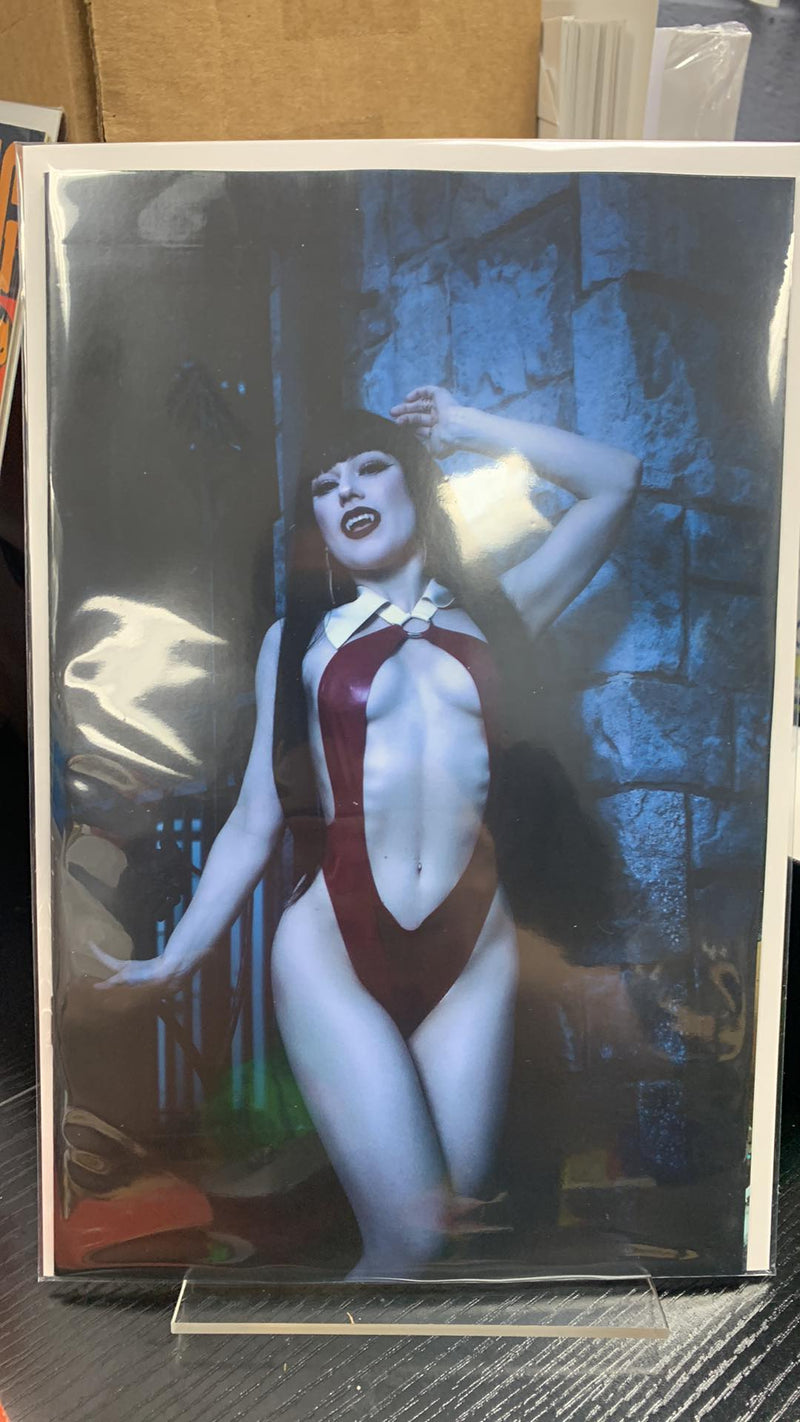 Vampirella vs Superpowers