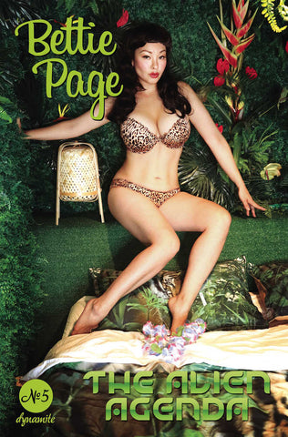 Bettie Page Alien Agenda #5 Cover E Cosplay